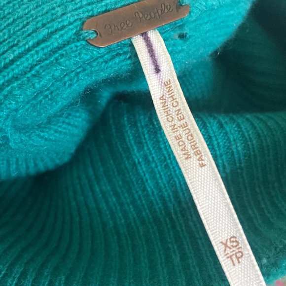 Free People Ottoman 100% Cashmere Sweater Oversized Sz XS Jeweled Turquoise - Picture 5 of 6